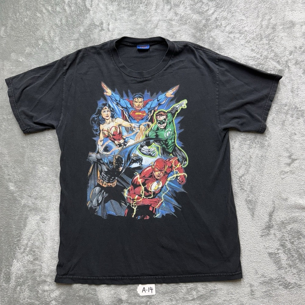 DC Comics Justice League Tshirt Black Adult Size L ( Size Tag Cut )